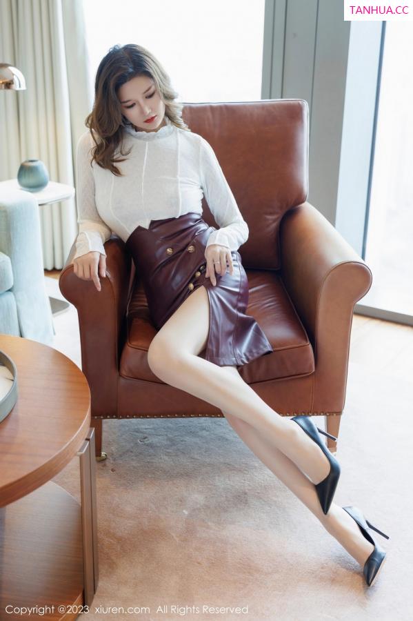   [XiuRen]高清写真图 2023.05.08 No.6693 杨可可coco 短裙美臀第12张图片